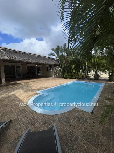 Villa RES de Charme à Vendre à Pointe aux Piments – 3 Chambres avec Piscine