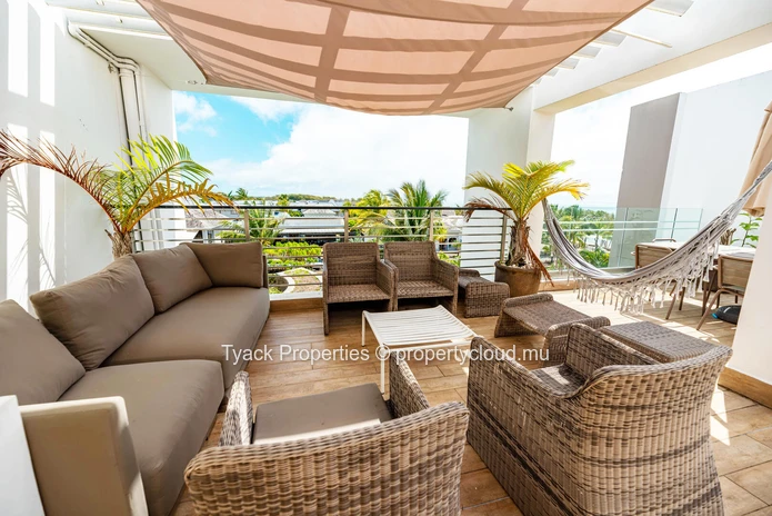 Furnished Townhouse with Sea View & Rooftop Terrace