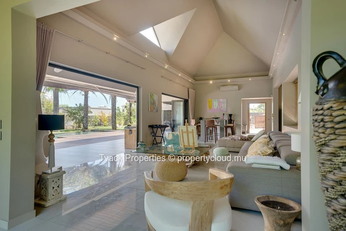 Luxury Villa with Private Pool and Spacious Living – Grand Baie