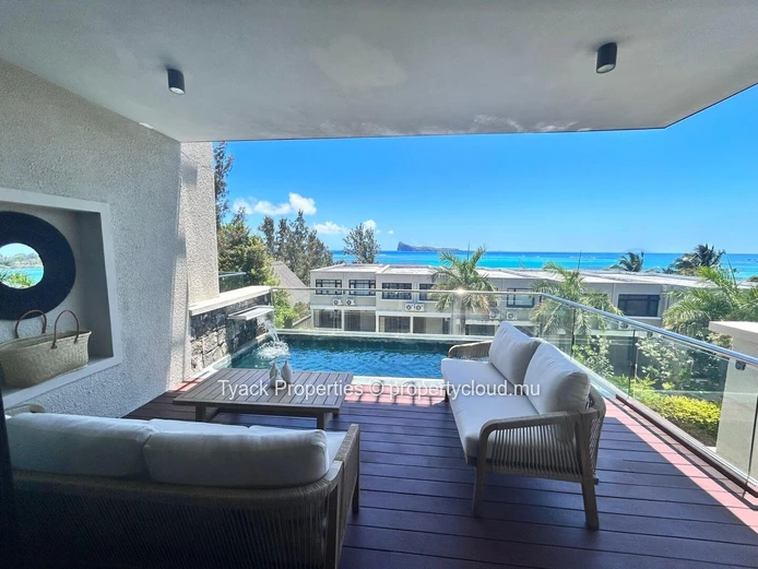 Elegant Penthouse with Ocean Views and Private Pool in Bain Boeuf