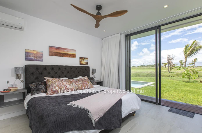 Élégante villa contemporaine avec vue imprenable sur le golf