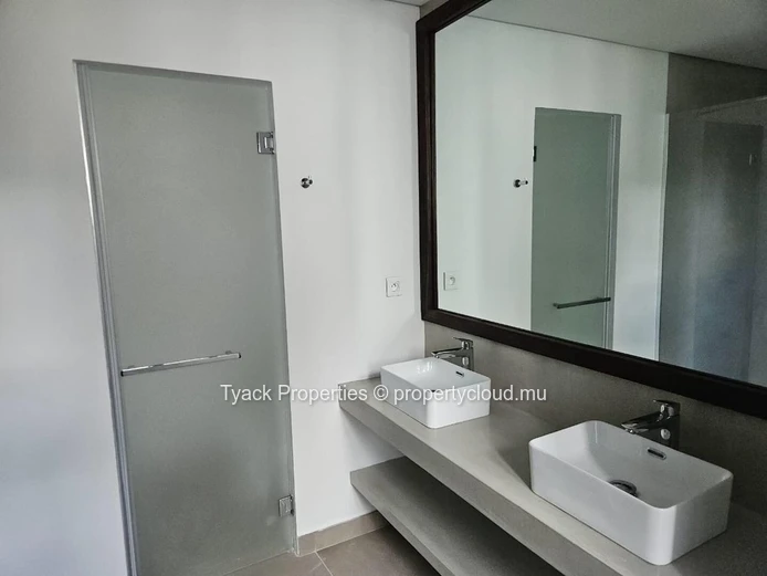 Villa 3 Chambres avec Jardin Privé & Accès Piscine – Pointe aux Canonniers