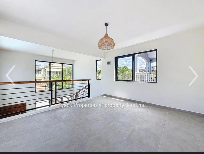 Modern 3-Bedroom Villa with Pool for Sale in Péreybère