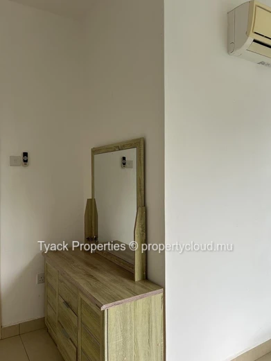 Duplex Moderne avec Jacuzzi à Vendre – 3 Chambres à Pointe aux Piments