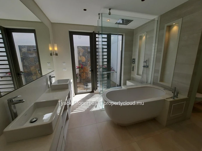For Rent – Villa Preuneuse, Anahita