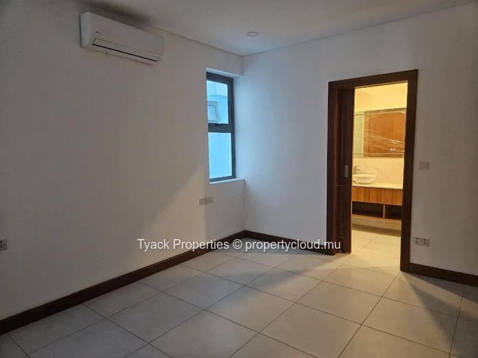 G+2 Apartment for Sale in Pointe Aux Cannoniers – Luxurious Ground Floor
