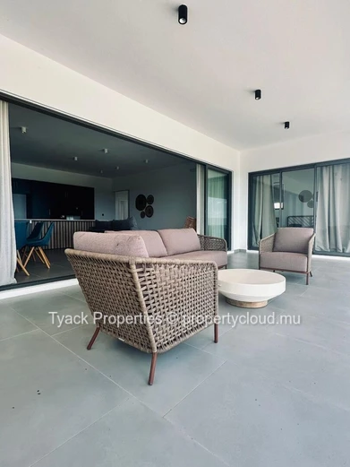 Penthouse Moderne avec Terrasse sur le Toit et Piscine – Pereybere