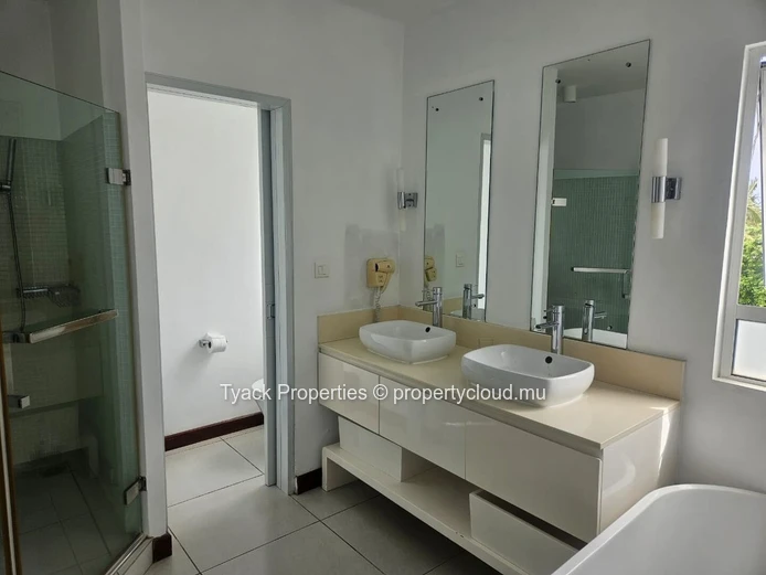 Penthouse en Bord de Mer avec Vue Imprenable – Pointe aux Biches