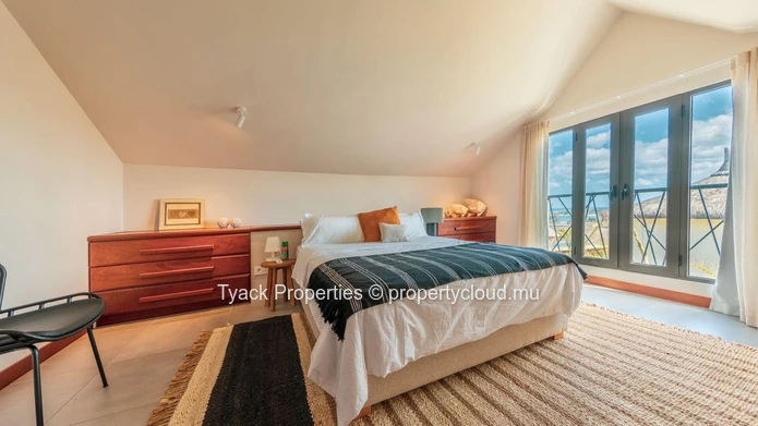 Villa de luxe de 4 chambres à vendre à Tamarin – Régime RES