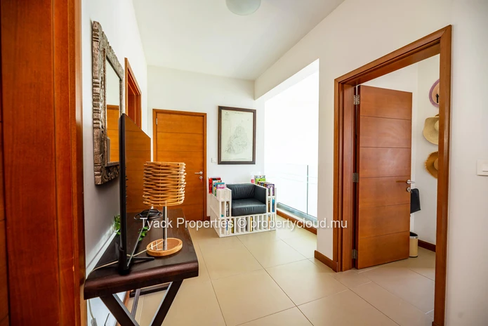 Furnished Townhouse with Sea View & Rooftop Terrace