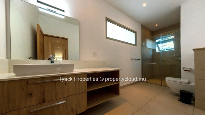 G+2 Apartment for Sale – Exclusive Waterfront Living on the West Coast