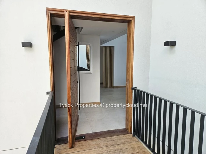 G+2 Apartment for Sale in Pointe Aux Cannoniers – Luxurious Ground Floor