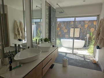 5 Bedroom Villa