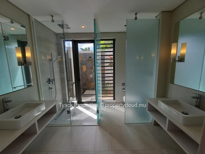 For Rent – Villa Preuneuse, Anahita