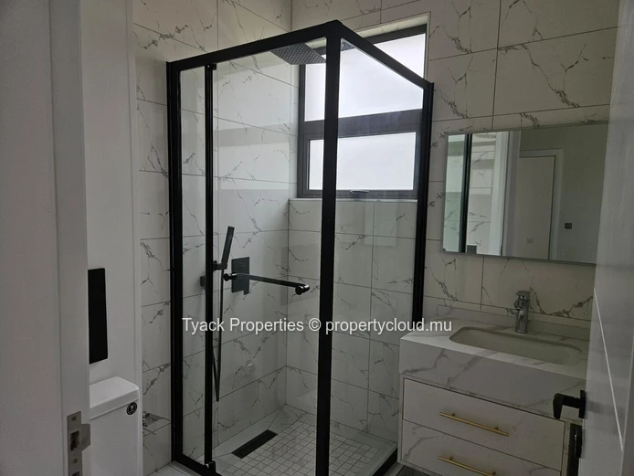 Contemporary Penthouse in Grand Baie – Exclusive R+2 Residence