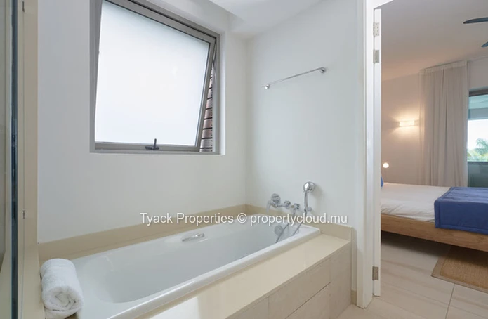 Apartment with Exceptional Lagoon Access