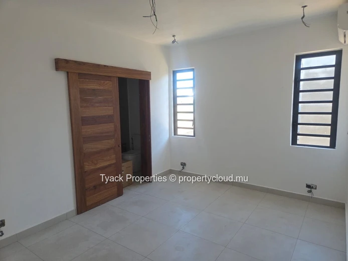 Newly Built 3-Bedroom Villa with Swimming Pool in Mont Mascal