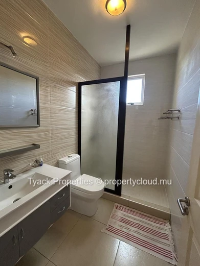 Duplex Moderne avec Jacuzzi à Vendre – 3 Chambres à Pointe aux Piments