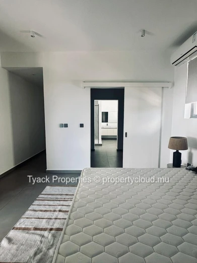 Penthouse Moderne avec Terrasse sur le Toit et Piscine – Pereybere