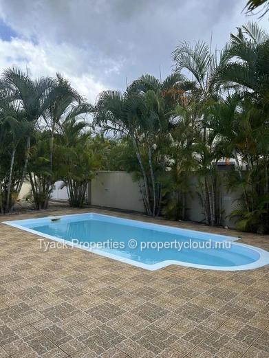 Villa RES de Charme à Vendre à Pointe aux Piments – 3 Chambres avec Piscine