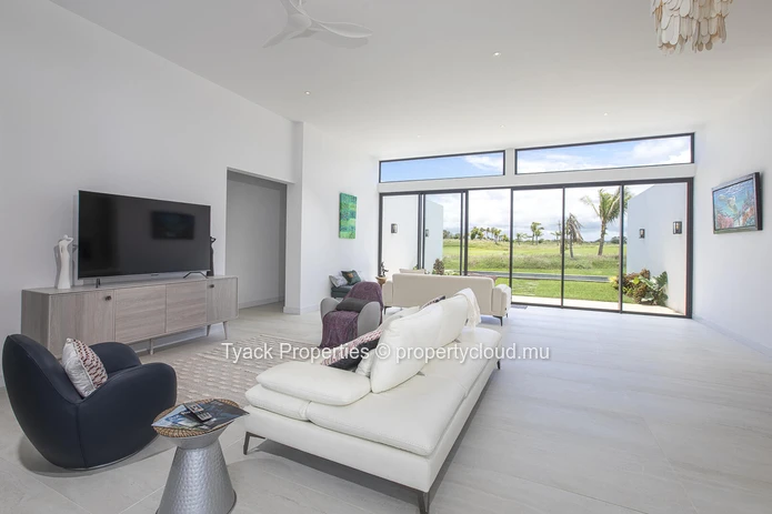 Élégante villa contemporaine avec vue imprenable sur le golf