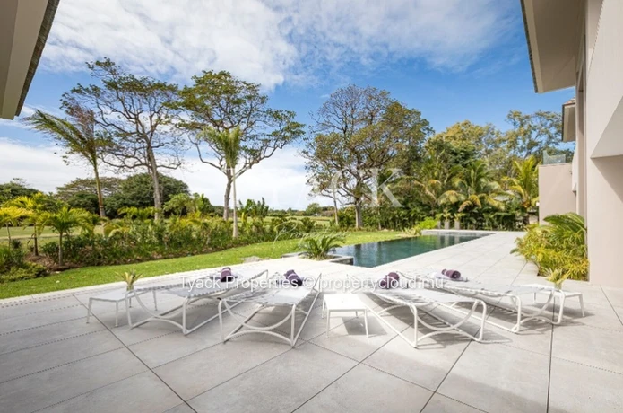 Luxurious Golfside Villa Retreat