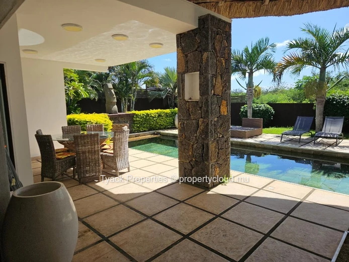 Villa 4 Chambres avec Piscine à Vendre – Pointe aux Biches, à 250m de la Mer