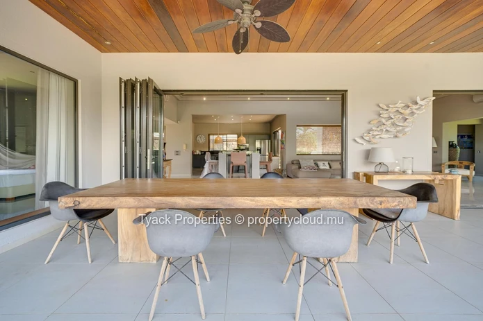 Luxury Villa with Private Pool and Spacious Living – Grand Baie