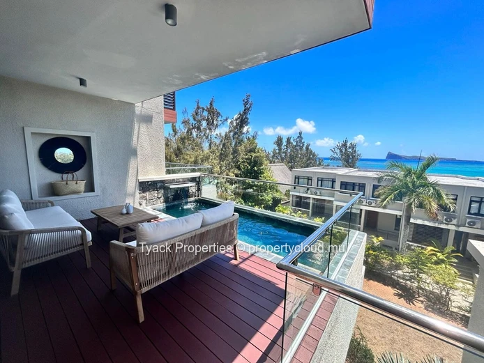 Elegant Penthouse with Ocean Views and Private Pool in Bain Boeuf