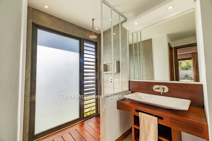 Villa de Luxe de 4 Chambres avec Jardin Privé à Proximité de Grand Baie