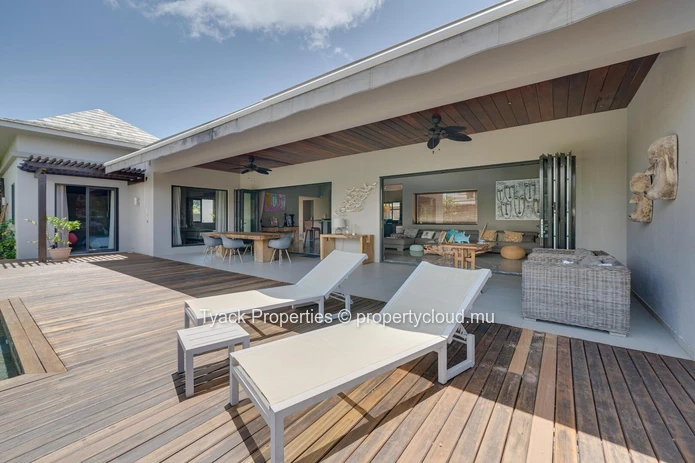 Luxury Villa with Private Pool and Spacious Living – Grand Baie