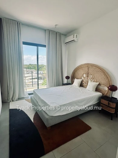 Penthouse Moderne avec Terrasse sur le Toit et Piscine – Pereybere