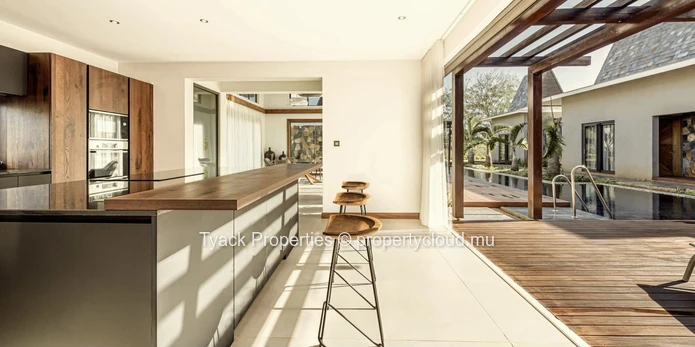 Luxurious Balinese-Style Villas – Exclusive Resort Privileges