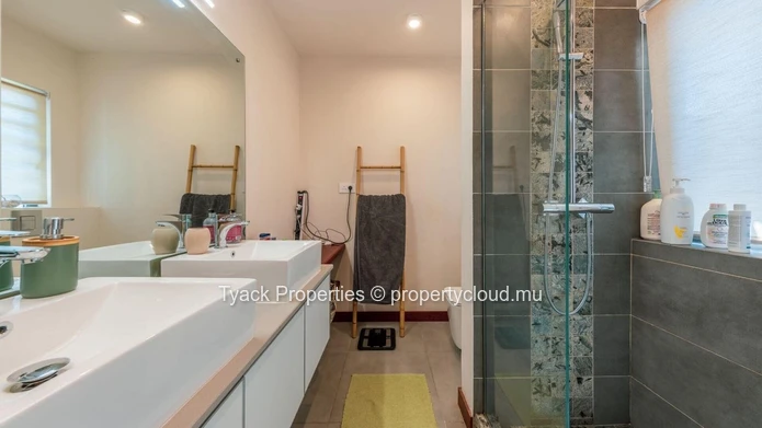 Villa de luxe de 4 chambres à vendre à Tamarin – Régime RES