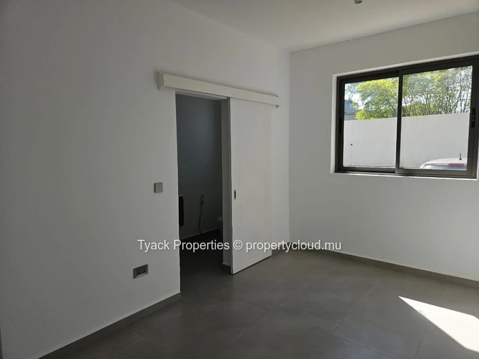 Contemporary Ground-Floor Apartment in Péreybère with Pool Acces
