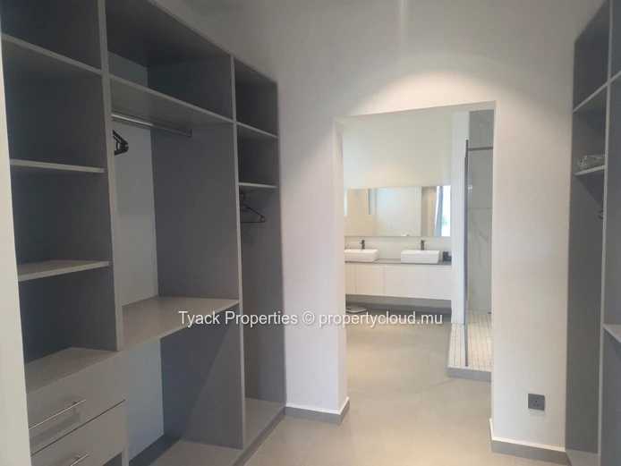 Contemporary Ground-Floor Apartment in Péreybère with Pool Acces