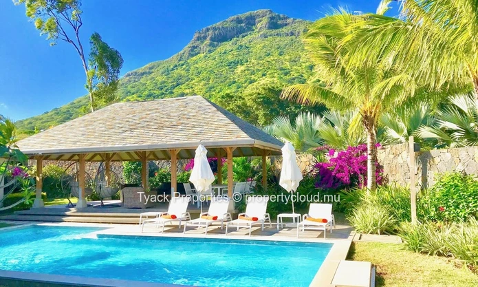 Villa RES à Vendre – Luxe et Nature Réunies, Rivière Noire