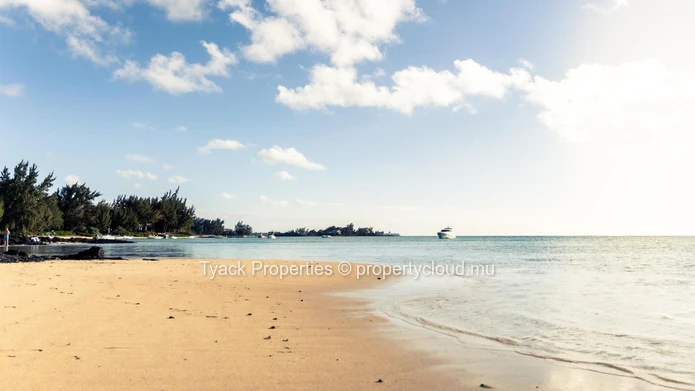 Modern 3-Bedroom Apartments with Rooftop Pool in Pereybere