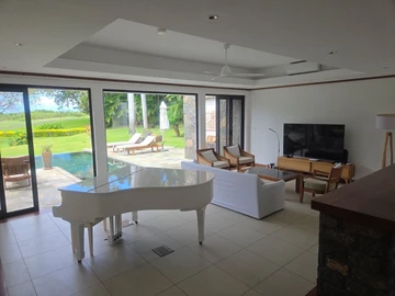 5 Bedroom Villa
