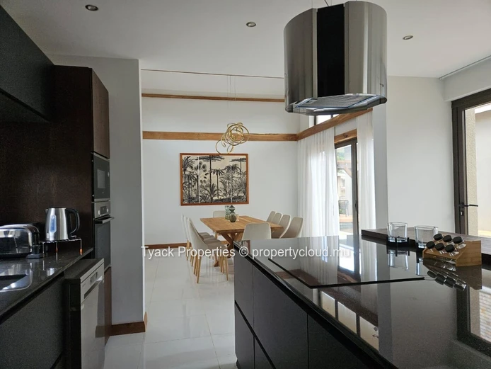 Luxurious Balinese-Style Villas – Exclusive Resort Privileges