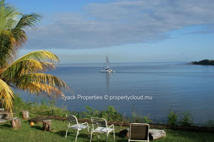 Villa en Bord de Mer à Vendre – Vue Panoramique et Élégance Côtière