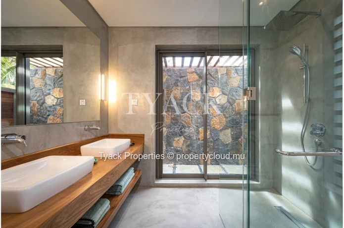 Luxurious Golfside Villa Retreat