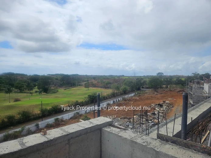 PDS Penthouse à Vendre à Balaclava – Vie de Luxe avec Vue sur l'Océan