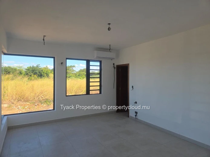 Newly Built 3-Bedroom Villa with Swimming Pool in Mont Mascal