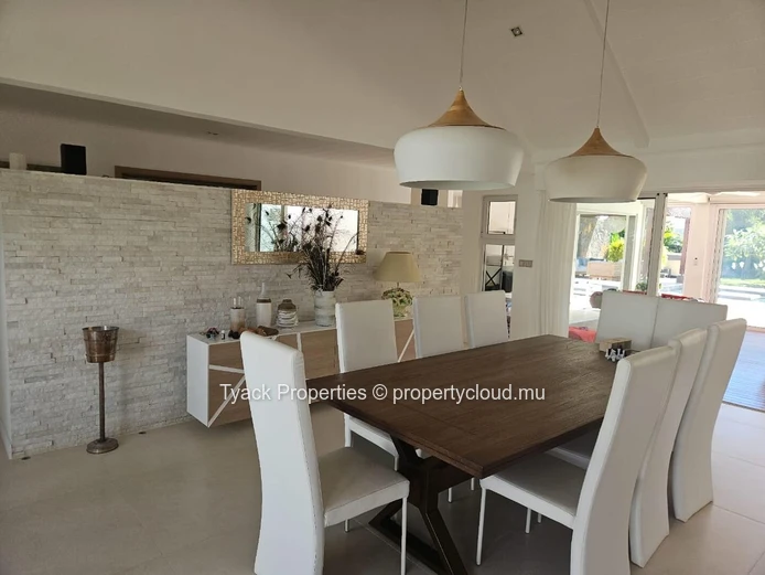 Rare 5-Bedroom Villa with Heated Pool & Spa – Grand Baie