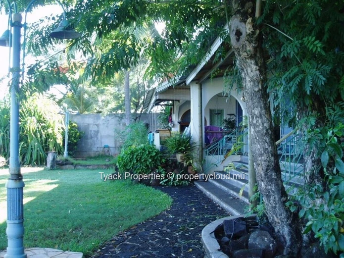 Villa en Bord de Mer à Vendre – Vue Panoramique et Élégance Côtière