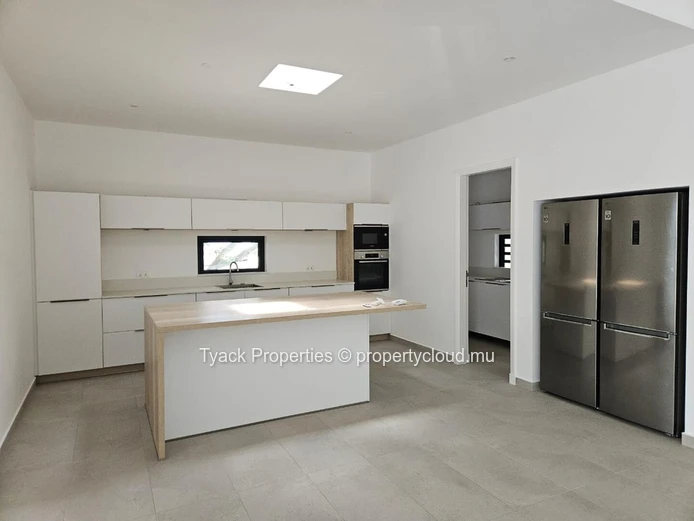 Penthouse in Belle Vue Harel – Luxurious 4-Bedroom Residence in Mauritius