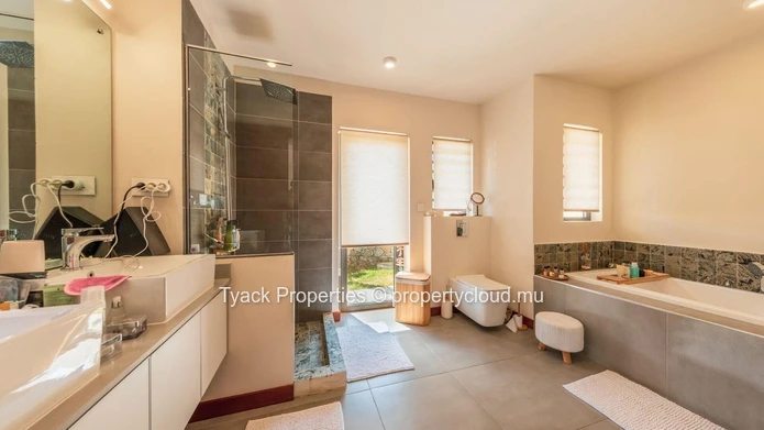 Villa de luxe de 4 chambres à vendre à Tamarin – Régime RES
