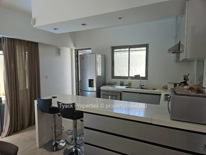 Villa 4 Chambres avec Piscine et Jardin – Grand Baie