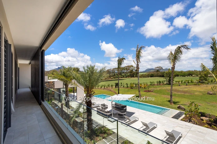 IRS Villa for Sale in Anahita Beau Champ – Exclusive Golf Retreat
